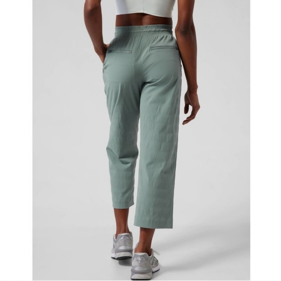 Athleta Trekkie Straight Crop - Picture 2 of 6